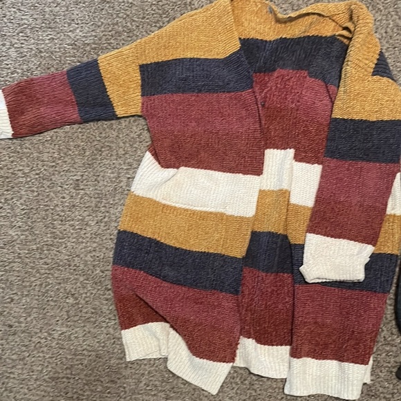 2 Women’s sweaters - Picture 2 of 4